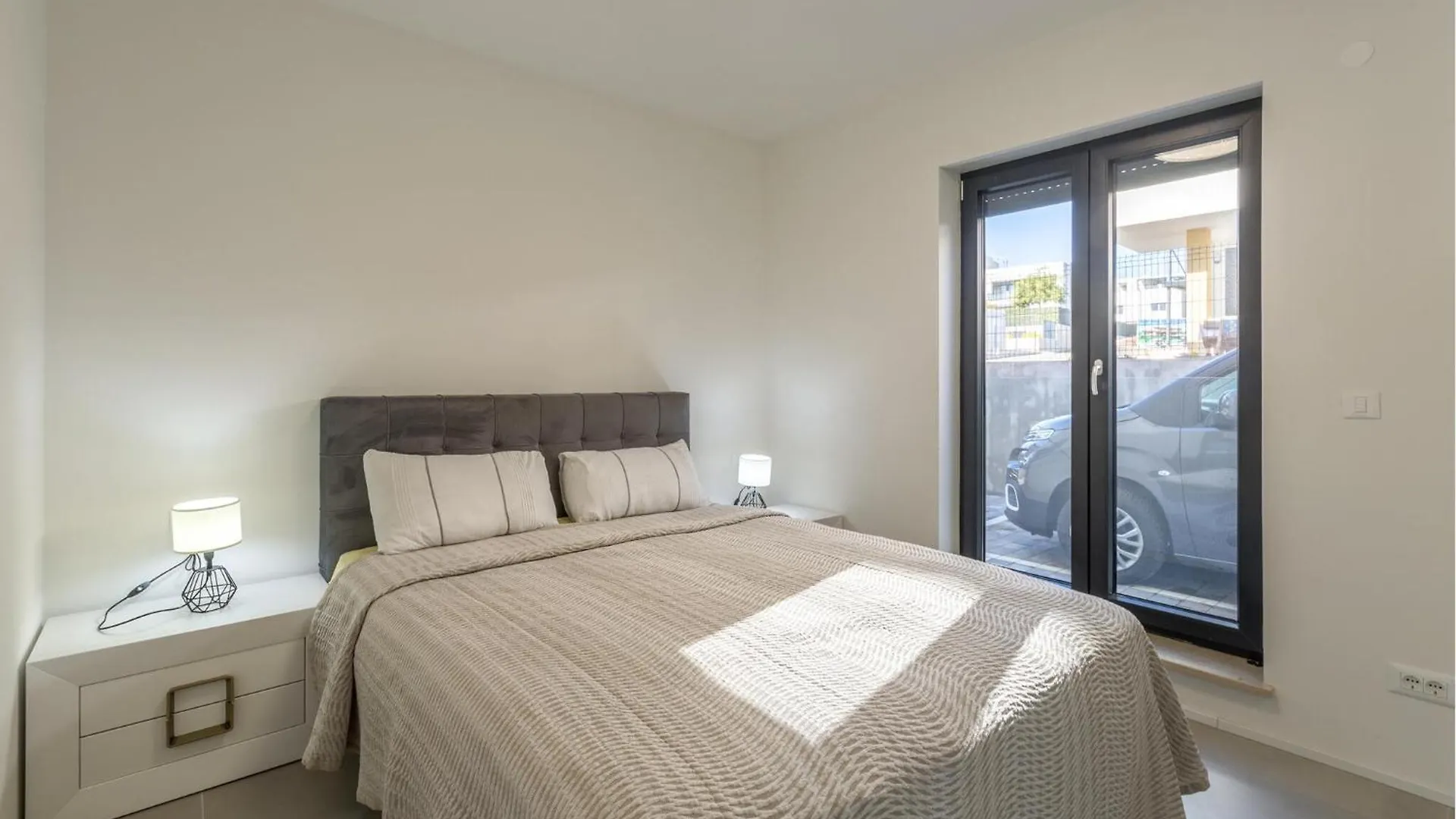 Nice Apartment In Novigrad With House Sea View Karpinjan