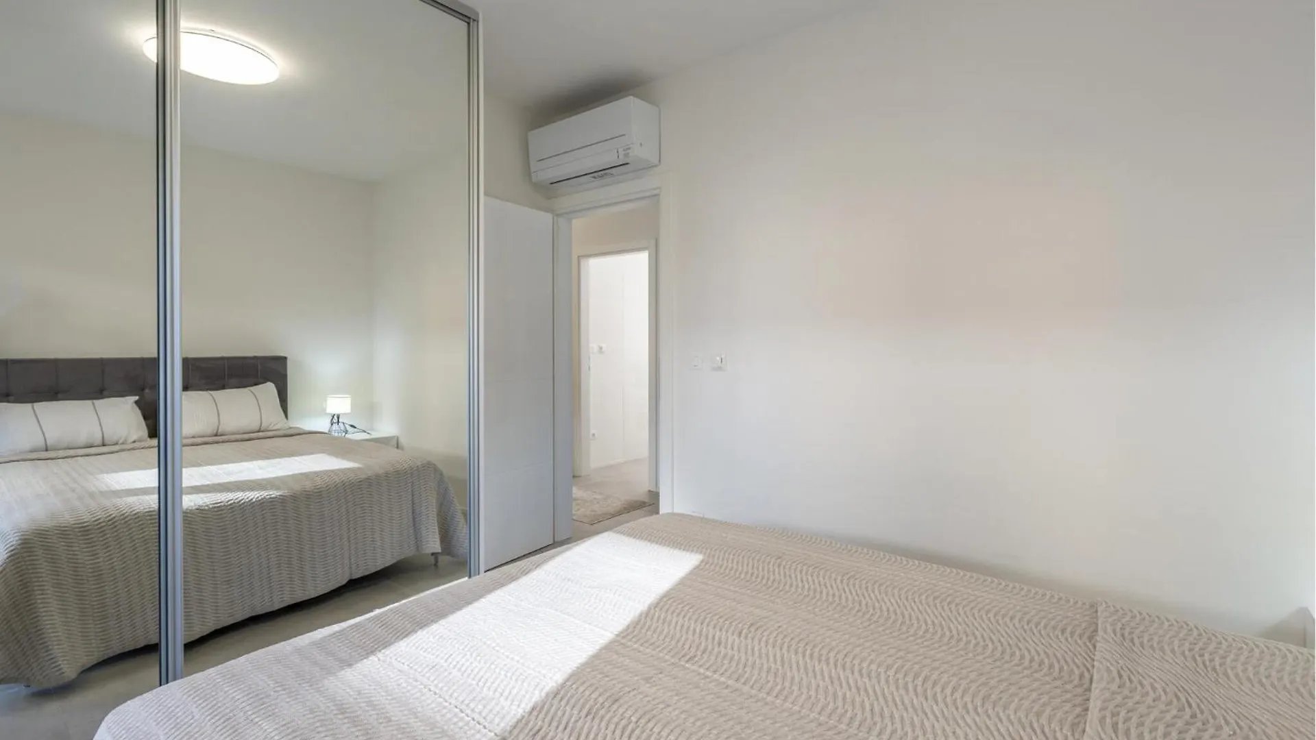 Nice Apartment In Novigrad With House Sea View Karpinjan