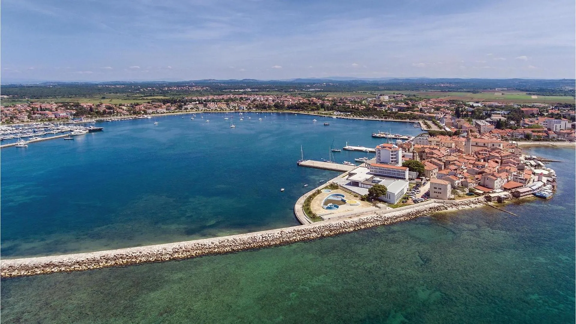 Nice Apartment In Novigrad With House Sea View Karpinjan