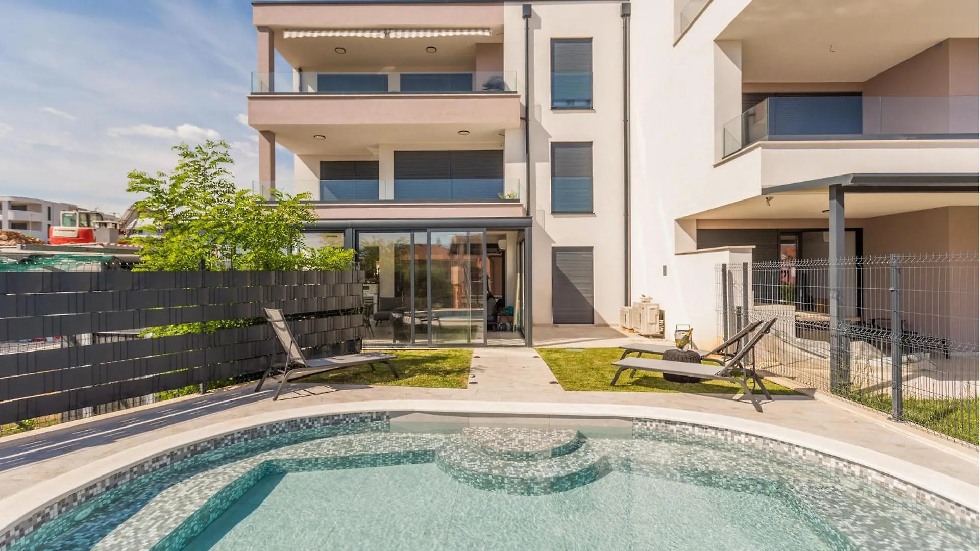 Nice Apartment In Novigrad With House Sea View Karpinjan